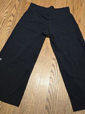 Lululemon Black Cropped Athletic Leggings - Size M